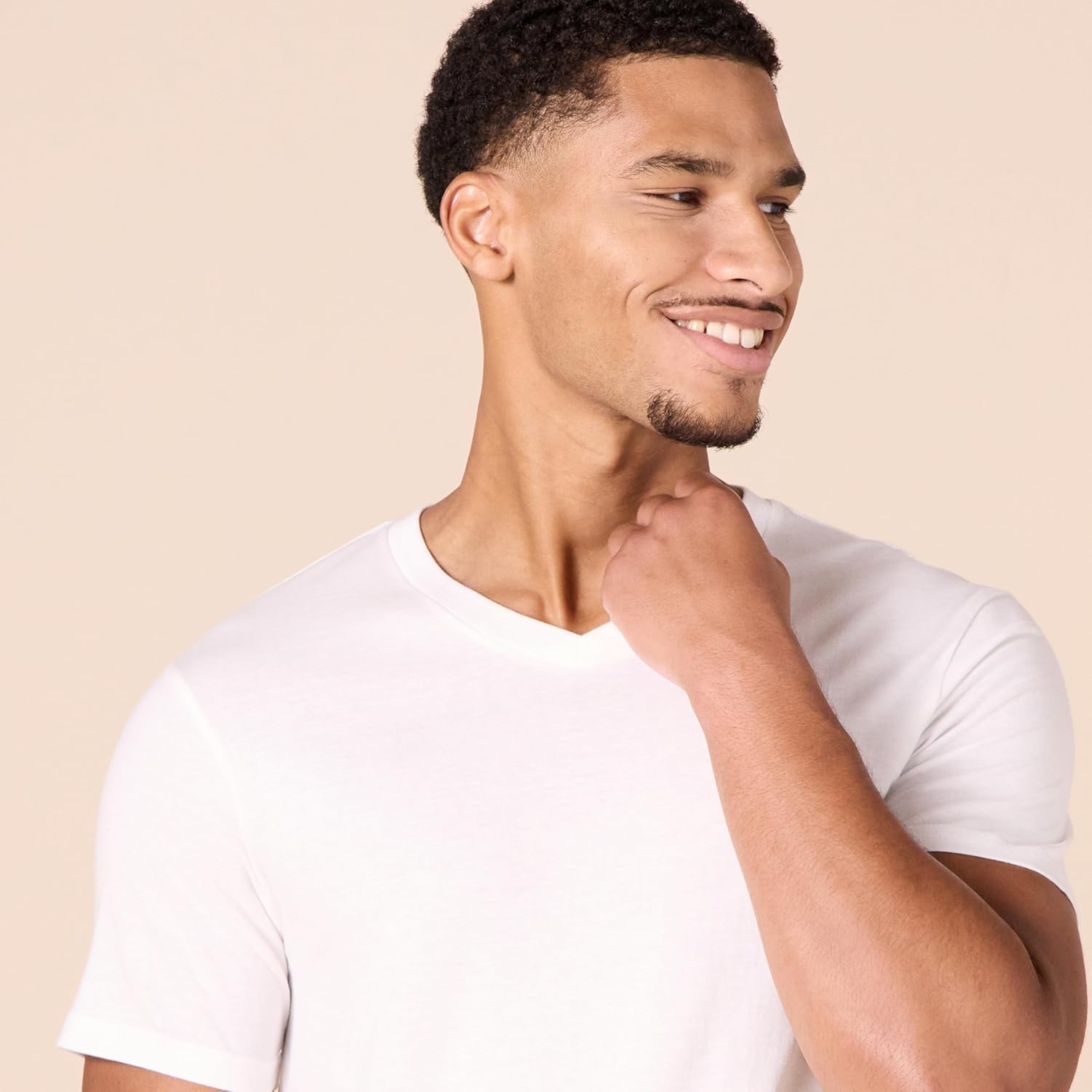 Amazon Essentials Men's V-Neck Undershirt, Breathable, Cotton, Pack of 6 - Image 4