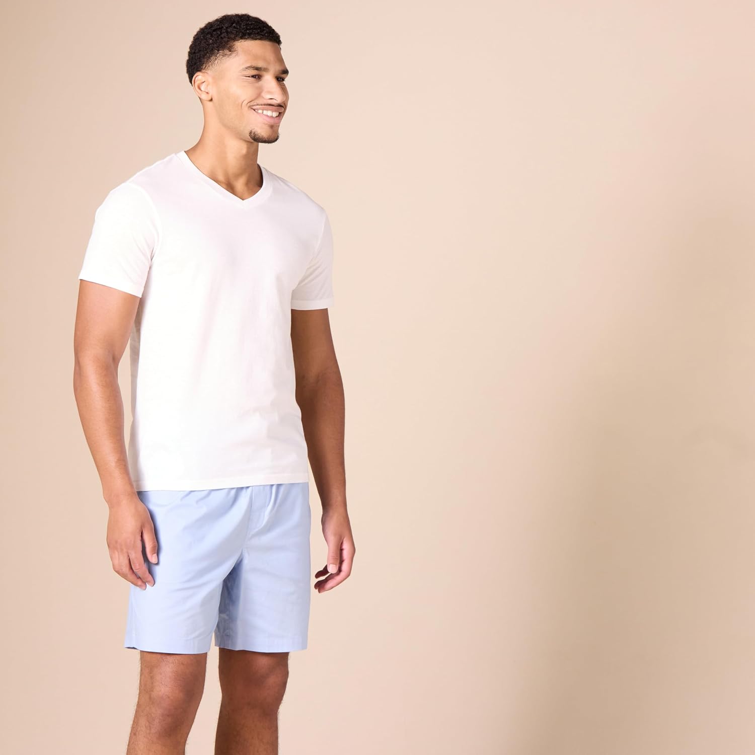 Amazon Essentials Men's V-Neck Undershirt, Breathable, Cotton, Pack of 6 - Image 2