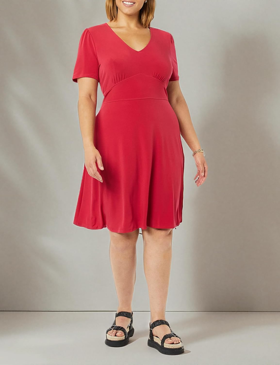 Amazon Essentials Women's Short Sleeve V-Neck Gathered Fit and Flare Dress - Image 6
