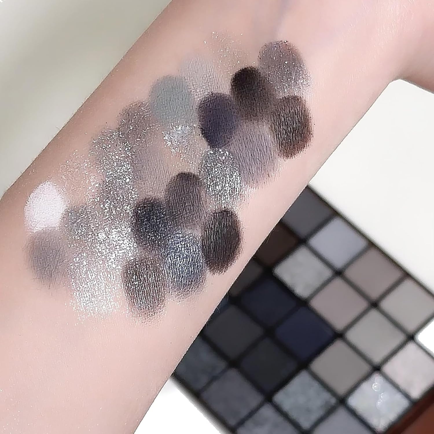 K'APEINE 25 Color Black Eyeshadow Palette, Smoke Eyeshadow Palette Silver Smokey Eye Shadow Matte Velvet & Metallic Shimmer Cool Smoky Dark Shades for Goth Makeup No Fading, Long Lasting Waterproof - Image 5