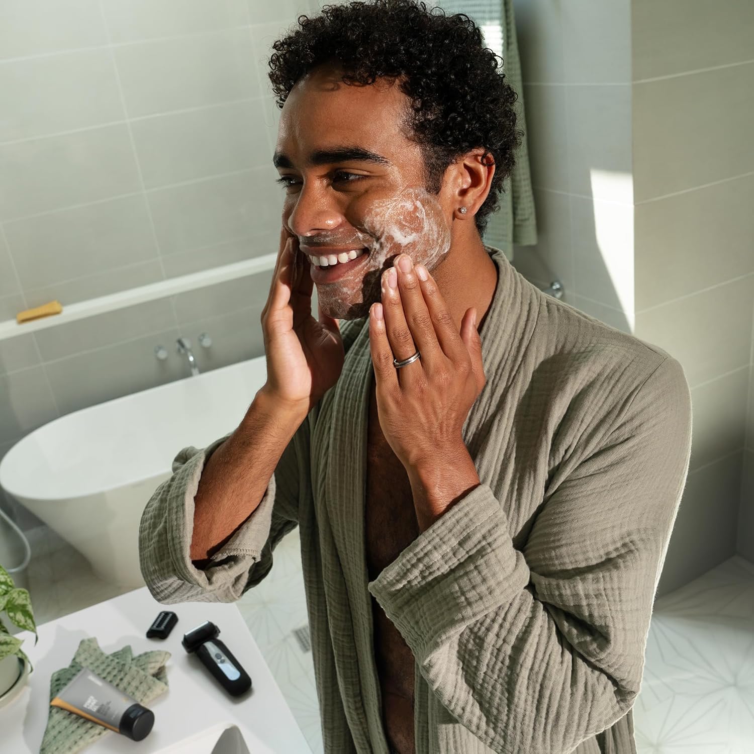 MANSCAPED® The Plow® 2.0 & Power Shave Gel, Men's Face Shaving Bundle with Single Blade Safety Razor and Soothing Face Shaving Gel with Liquid Exfoliants to help Defend Against Ingrown Hairs, 6 fl oz - Image 8