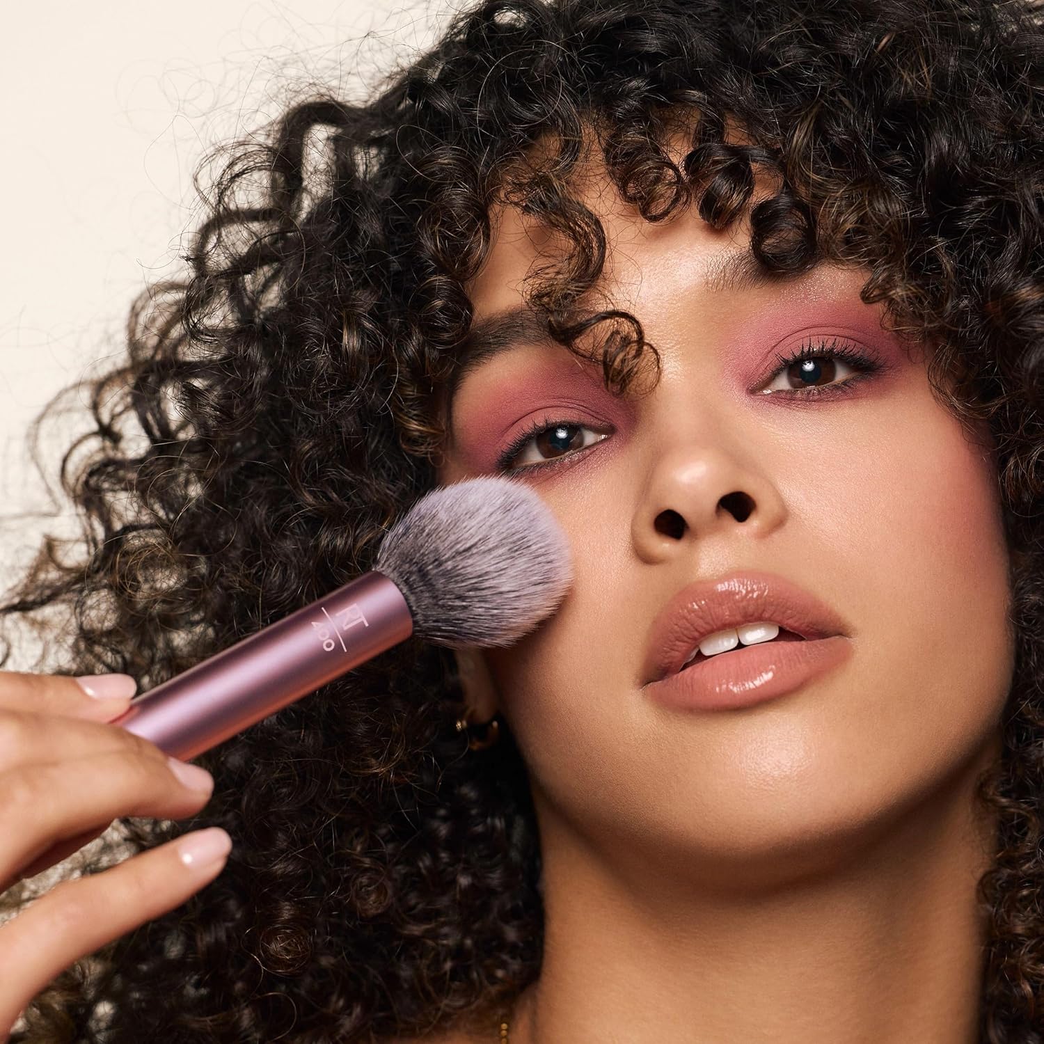 Real Techniques 6 Piece Everyday Essentials Makeup Brush Set, Includes 4 Brushes & 2 Makeup Sponges, For Foundation, Blush, Bronzer, Contour, Eyeshadow, & Powder, Travel Gift Set, Cruelty-Free & Vegan - Image 8